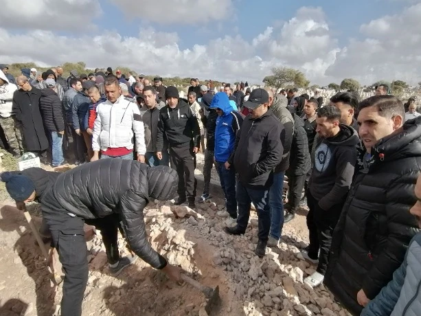 الصحفي عبد القادر دريوة يشيع إلى مثواه الأخير بمقبرة سيدي البشير