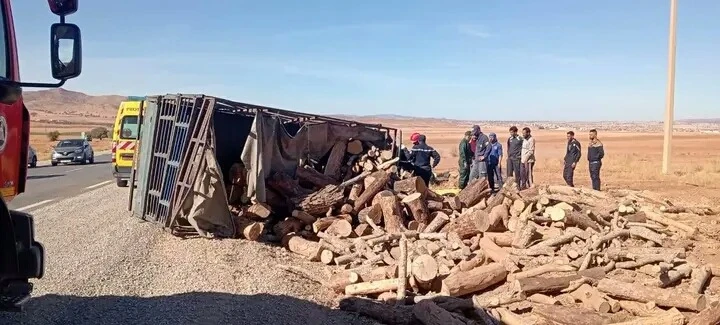 3 جرحى في  انقلاب شاحنة بسعيدة