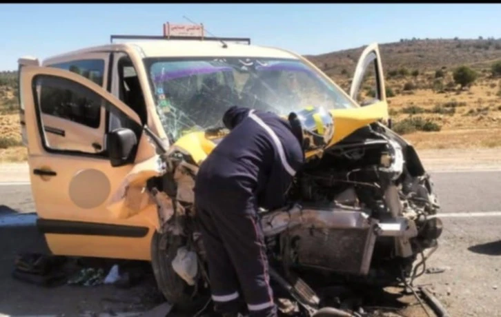 11جريحا  في إصطدام عنيف بين طاكسي جماعي  و سيارة نفعية ببلعباس