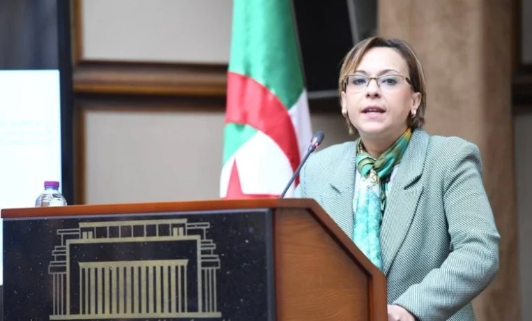 انطلاق التربص التكويني لفائدة اطارات وزارة العلاقات مع البرلمان