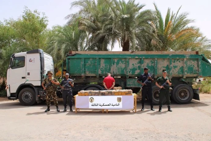 توقيف مهرب وحجز أزيد من 270 كلغ من مادة الكوكايين بأدرار (وزارة الدفاع