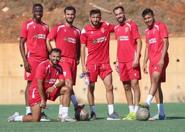 مولودية وهران ..  التدريبات تستأنف  غدا والإدارة تنتظر رد بوميل