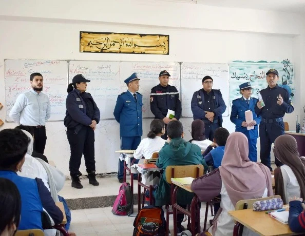 شرطة سعيدة تواصل حملاتها التوعوية لفائدة تلاميذ الطور المتوسط
