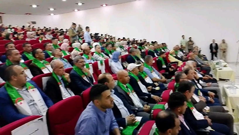 مستغانم :عروض منوعة بالجامعة  لإبراز الدور الوطني للطالب بالأمس واليوم