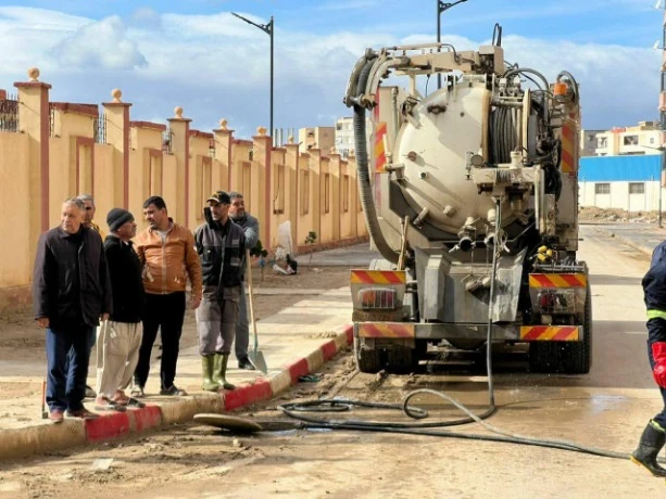 غليزان .. تدخلات لتحسين الطرق وشبكات الصرف بعد الأمطار الأخيرة