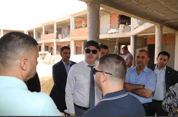 سيدي بلعباس ....يُعاين عددا من المؤسسات التربوية قيد  الإنجاز ,ويشدد على تسليمها في موعدها