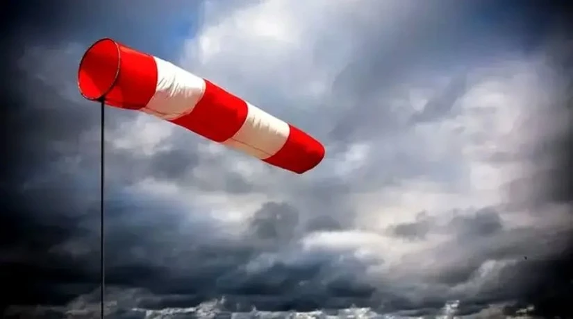 رياح قوية مع تطاير كثيف للرمال الجمعة والسبت بتندوف