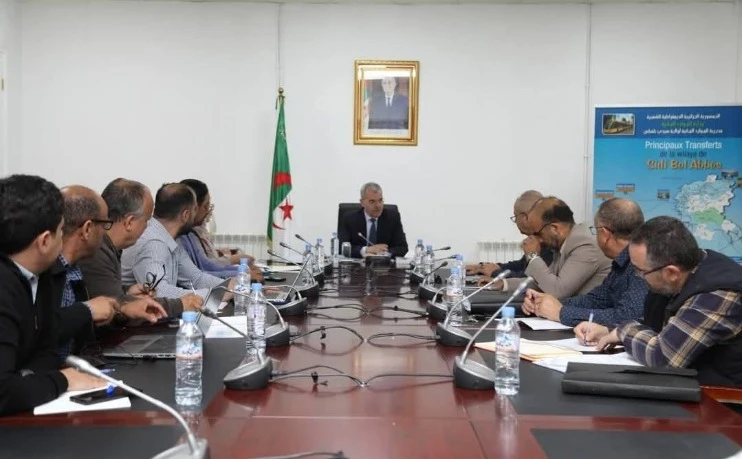 والي سيدي بلعباس  كمال حاجي يترأس اجتماعا  حول قطاع الري