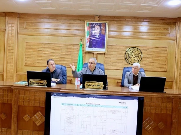 والي تيسمسيلت فتحي بوزايد يترأس اجتماعا حول الدخول المدرسي المقبل :تعليمات بتدارك التأخر لاستلام المؤسسات التربوية في الآجال