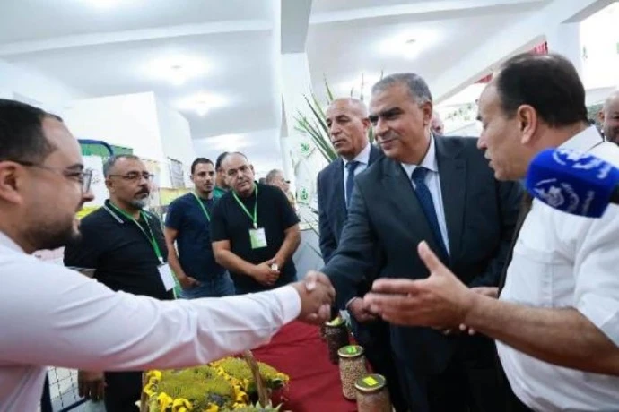 تيارت....  الوالي يفتتح معرض المنتوجات المحلية والعتاد الفلاحي استعدادًا لموسم الحرث والبذر