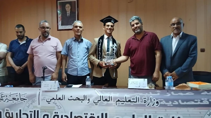 الاغواط الطالب نضال بلواسع يحقق مشروع متميز