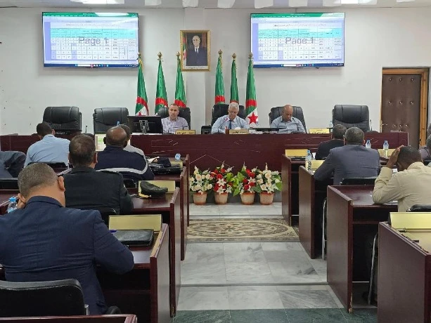 اجتماع حول إجراءات تطهير العقار الفلاحي بتيميمون