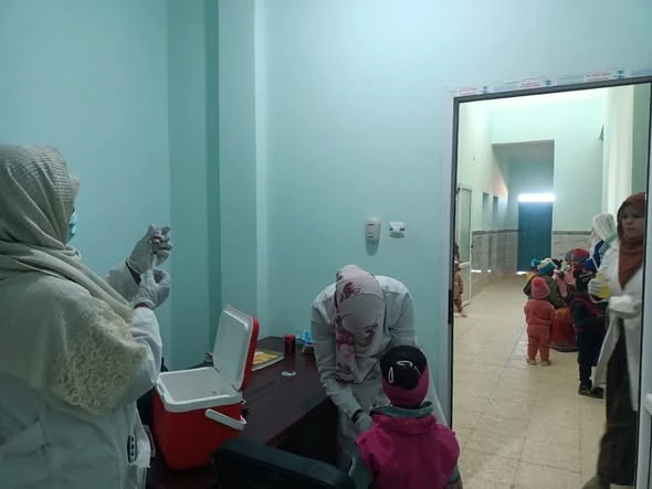 أدرار  توافد كبير للأولياء لتلقيح أطفالهم