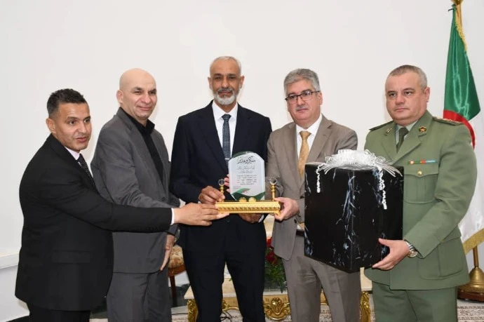والي غليزان كمال بركان يكرّم الصحفيين في يومهم العالمي