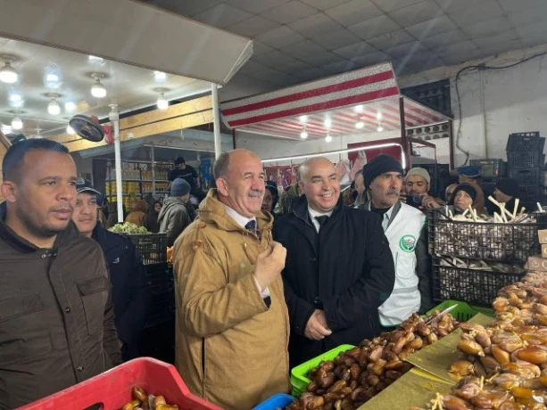 لضمان الوفرة واستقرار الأسعار ... افتتاح السوق الجواري التضامني بأفلو