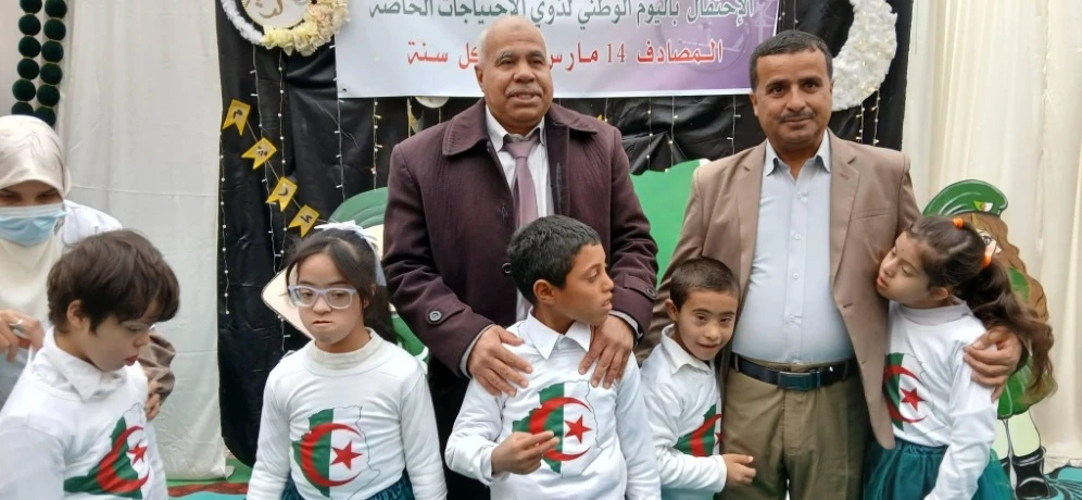 الأبيض سيدي الشيخ  :توزيع دراجات نارية وكراس كهربائية