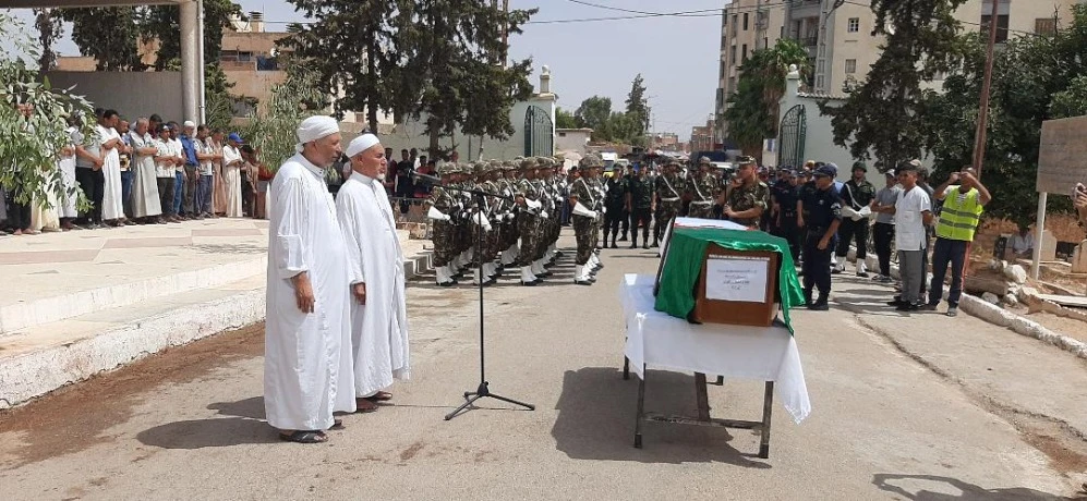 غليزان : تشييع جثمان شهيد الواجب الوطني رايس عدة بمقبرة سيدي عبد القادر