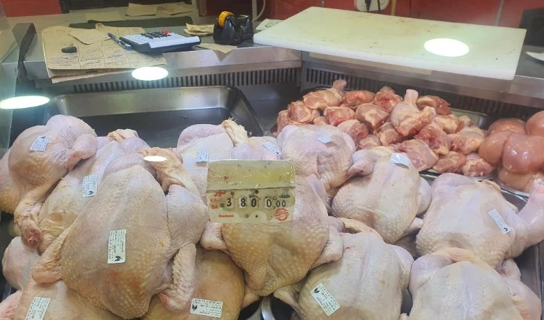 غليزان : انخفاض أسعار  الدجاج بالقصابات  إلى 380 دج  للكلغ