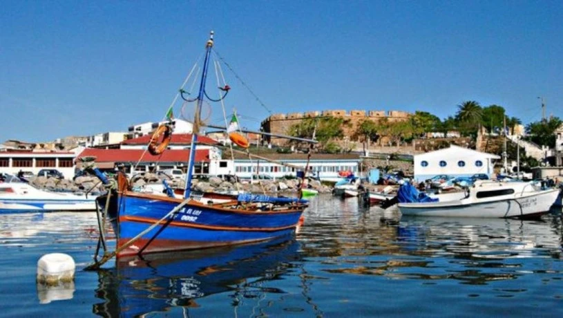 جمع 10 أطنان من النفايات بميناء بني صاف