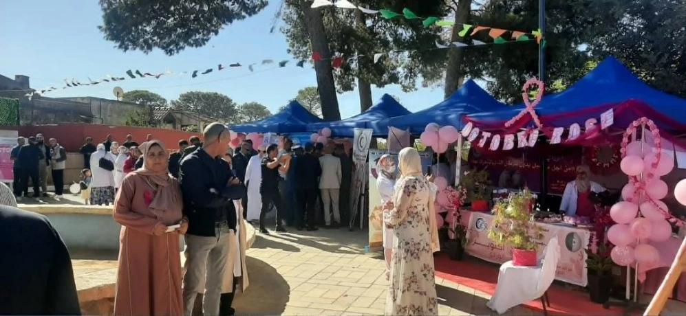 من تنظيم مؤسسة الصحة الجوارية بسيدي أمحمد بن علي في غليزان: ....قافلة تحسيسية حول سرطان الثدي بساحة "موريس أودان"
