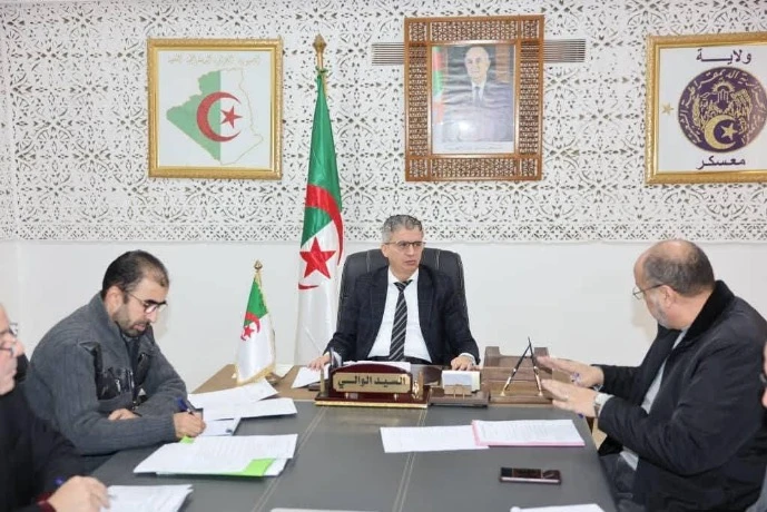 والي معسكر فؤاد عايسي يعقد اجتماعا تنسيقيا : متابعة يومية لضمان التموين  بمادة "النخالة"
