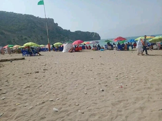 إقبال منقطع النظير على شاطئ سيدي يوشع بالغزوات