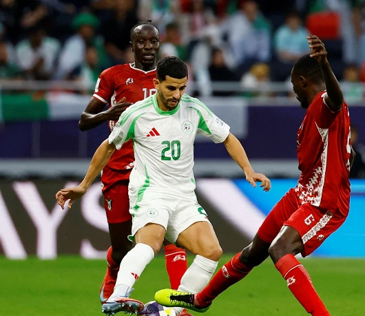 كأس العرب فيفا 2025..  الجزائر تتعادل سلبا مع السودان بعشرة لاعبين