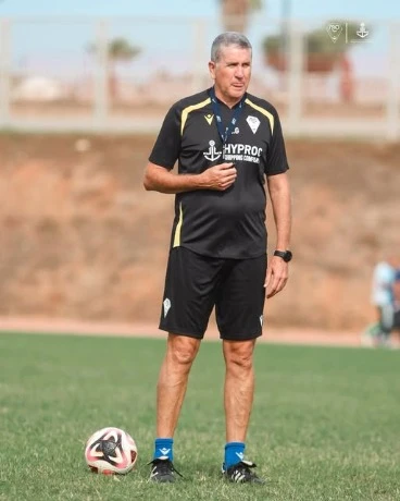 مولودية وهران تعود للتدريبات استعدادًا لمواجهة اتحاد الجزائر....  الإدارة تدرس فسخ عقد المدرب الإسباني غاريدو