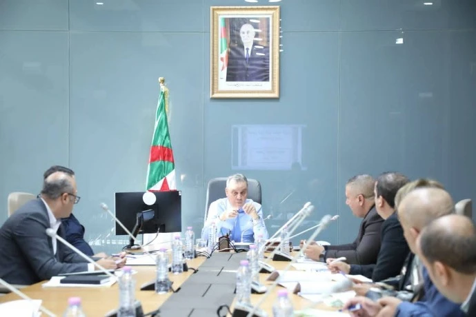 والي وهران إبراهيم اوشان يشدد على ضرورة مراقبة التسيير المالي للجمعيات والنوادي