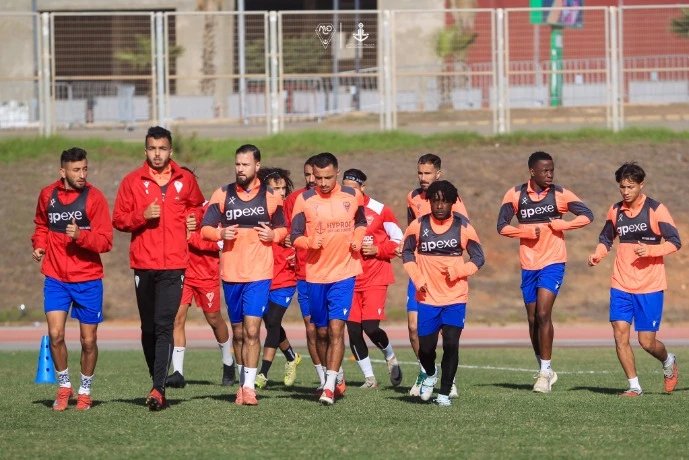 معاقبة مولودية وهران بلعب مبارتين دون جمهور وغرامة مالية