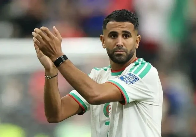 رياض محرز يعلن اعتزاله اللعب دوليا