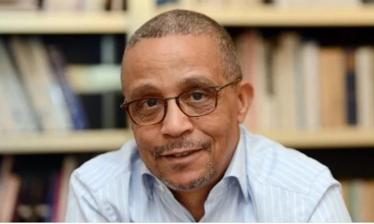 الكاتب ياسمينة خضرا ينشط لقاء أدبيا فكريا مع طلبة جامعة تلمسان