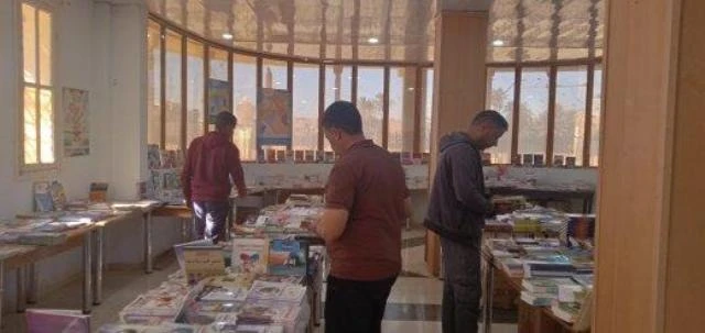 معرض الكتاب يستقطب القراء بالأبيض سيدي الشيخ