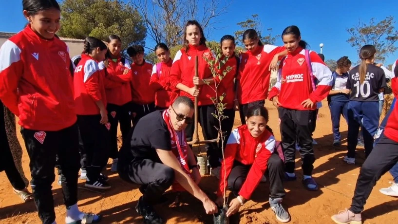 بحضور المدير العام للحمراوة  هشام قناد والطاقم الفني النسوي..  صغريات مولودية وهران في قلب المبادرة الوطنية لغرس مليون شجرة
