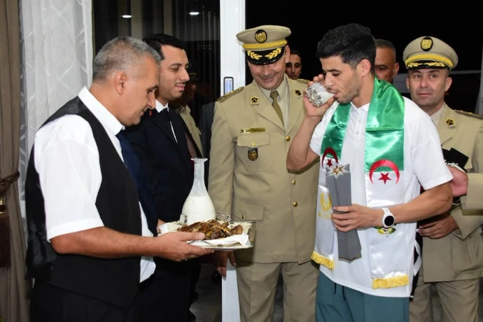جمال سجاتي يحل بأرض الوطن