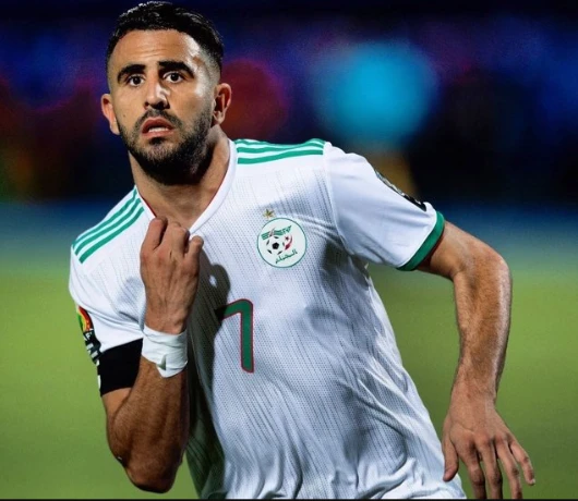 رياض محرز ضمن قائمة اللاعبين الأفارقة الأكثر تتويجا بالألقاب