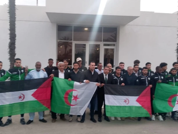 الدبلوماسية الرياضية توحّد الشعوب على أرض الثوار: منتخب الصحراء الغربية في الجزائر لمباراة استعراضية تاريخية بملعب نيلسون مانديلا