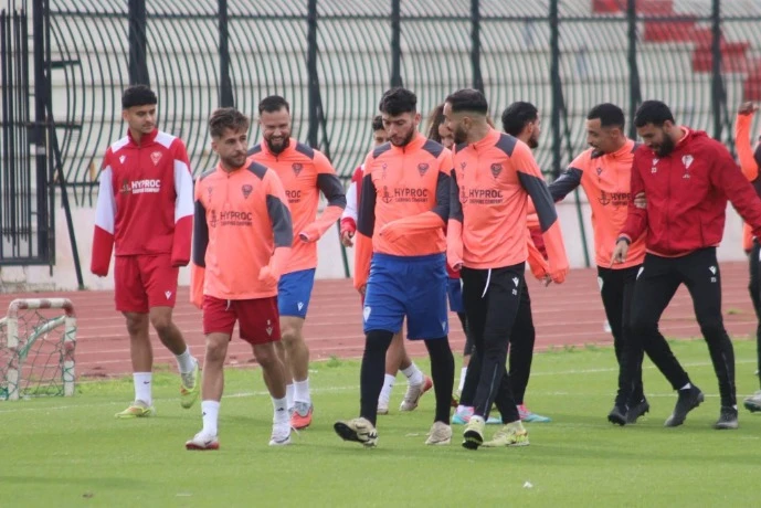 ش. الساورة 2-0 م.وهران :  النسور يوقفون سلسلة النتائج الإيجابية للحمراوة