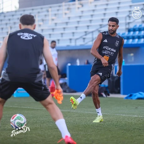 المنتخب الوطني يجري حصة تدريبية جديدة  بمركب روك تشالك بكانساس