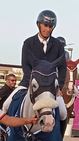 المسابقة الوطنية الكبرى للقفز على الحواجز بوهران...الفارس الدولي آيت لونيس يعتلي الصدارة للمرة الثانية على التوالي