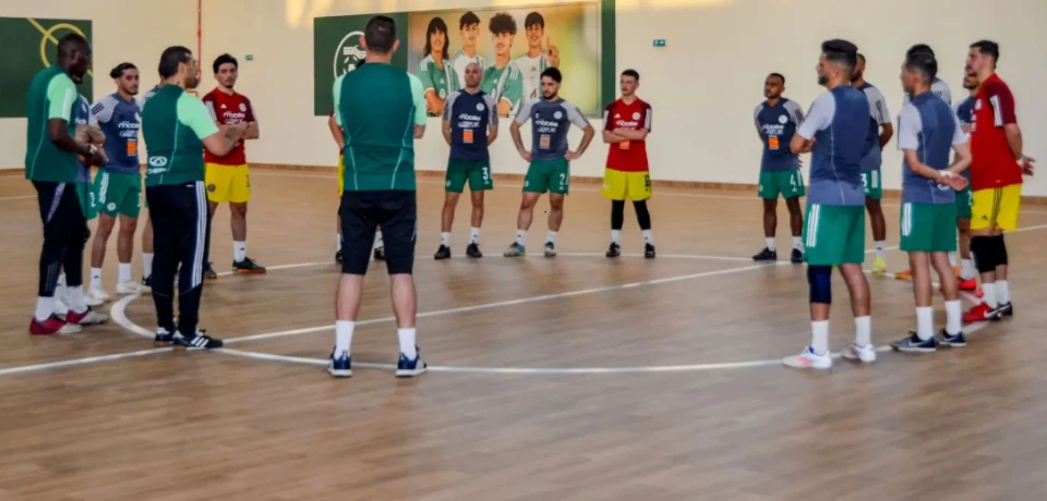 كرة القدم داخل القاعة: المنتخب الوطني يشرع في إجراء تربص جديد للاعبين  المحليين بالمركز الجهوي بتلمسان
