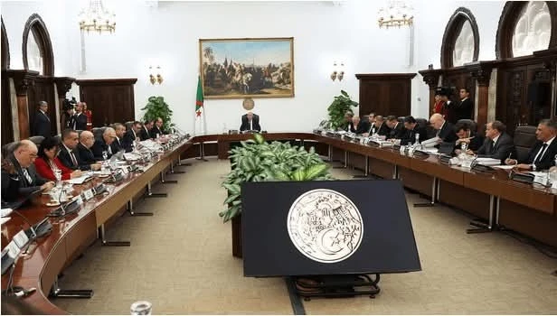 رفع الحد الأدنى للأجر الوطني المضمون ومنحة البطالة