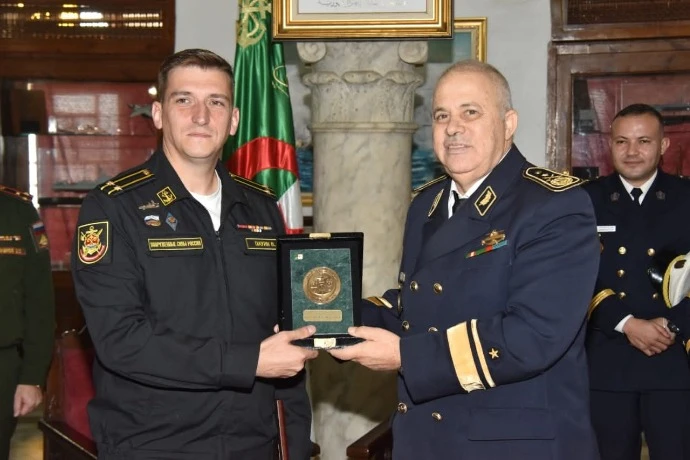 التعاون العسكري الجزائري-الروسي: توقف الغراب "BOIKII" من الأسطول الروسي لبحر البلطيق بميناء الجزائر