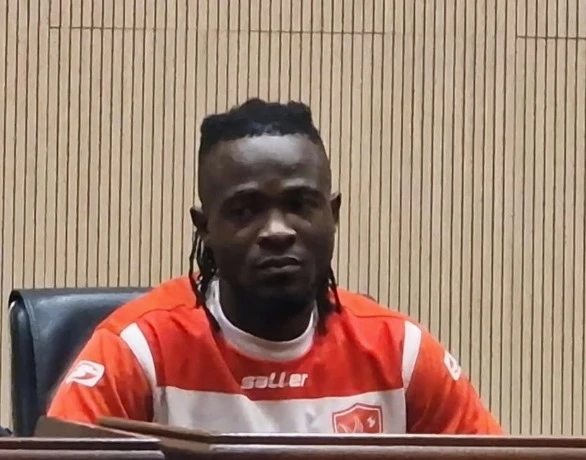 داودا كمارا لاعب نادي كوناكري الغيني:  نريد العودة من وهران بنصف التأشيرة