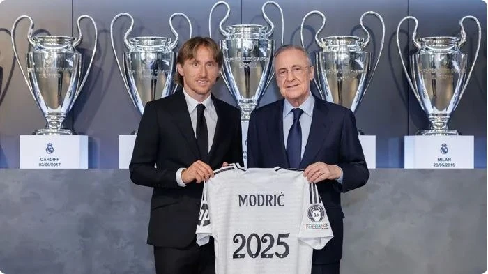 ريال مدريد يمدد عقد الكرواتي لوكا مودريتش حتى 2025