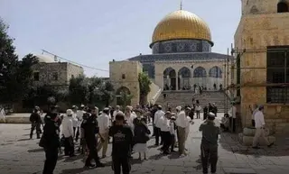 فلسطين : مئات المستوطنين الصهاينة يقتحمون المسجد الأقصى المبارك