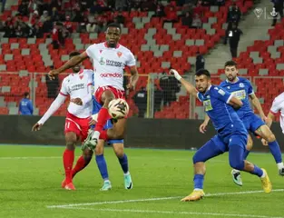 مولودية وهران  على موعد مع أربع لقاءات مهمة في شهر أفريل  :  الرابطة تغرم الحمراوة بسبب رمي الألعاب النارية في لقاء مولودية البيض