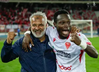 الطاهر شريف الوزاني المدير الرياضي  لمولودية وهران: " الفوز على بارادو يمنحنا الثقة  ، لكن علينا وضع الأرجل على الأرض "