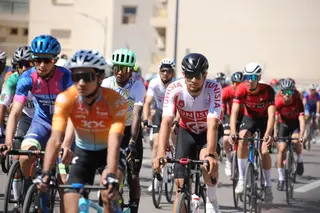 الوالي  إبراهيم أوشان  يعطي إشارة  انطلاق طواف الجزائر الدولي للدراجات  من قصر المؤتمرات:  أجواء احتفالية ورياضية مميزة في افتتاح المرحلة الأولى بوهران