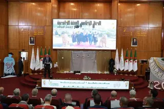 جامعة أحمد بن بلة تختتم موسمها الدراسي : تخرج أول دفعة في اللغة التركية وآدابها وتكريم الأساتذة المرقين إلى رتبة بروفيسور